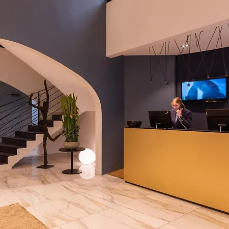 L'amiraute Hotell