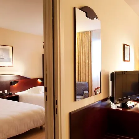 Hotel L'amirauté 4*