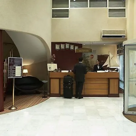 Hotell L'amiraute 4*