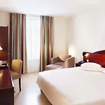 L'amiraute מלון 4*