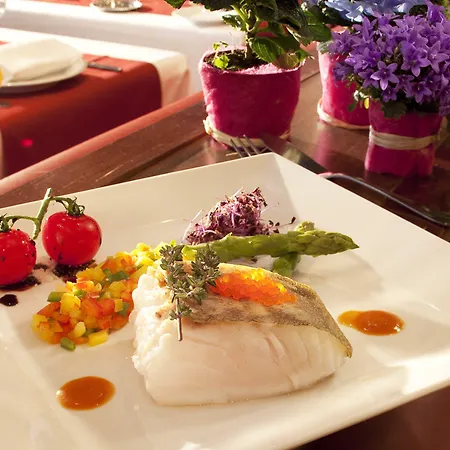 Hotel L'amirauté 4*