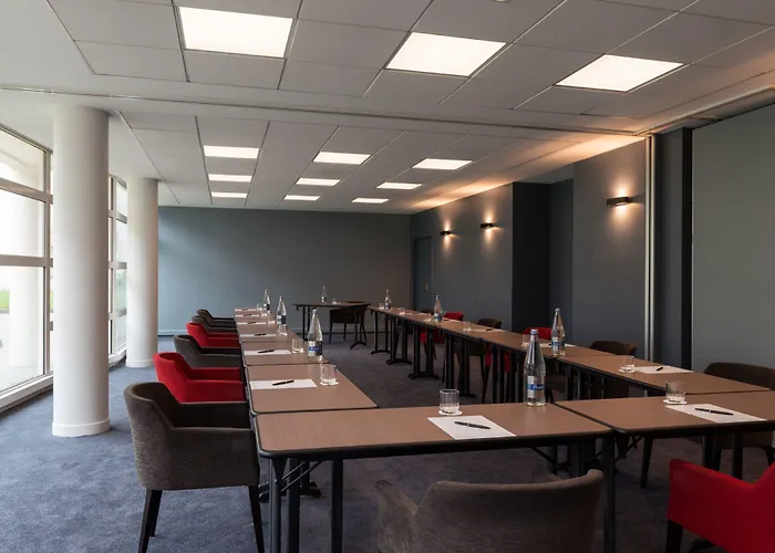 L'amiraute מלון 4*